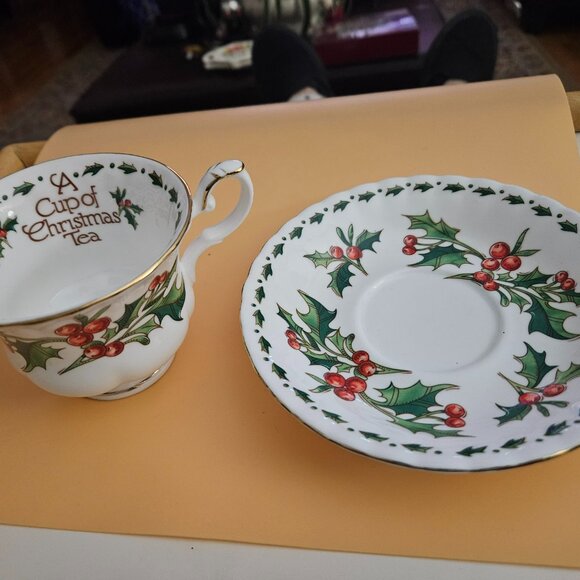 A cup of Christmas tea teacup and saucer Waldman house 1992 - Picture 4 of 5
